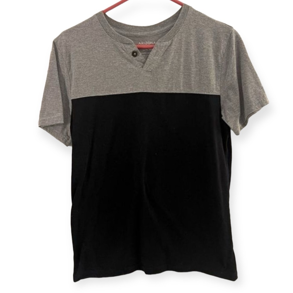 Like New! Arizona Boys T-shirt Size L14/16H‎